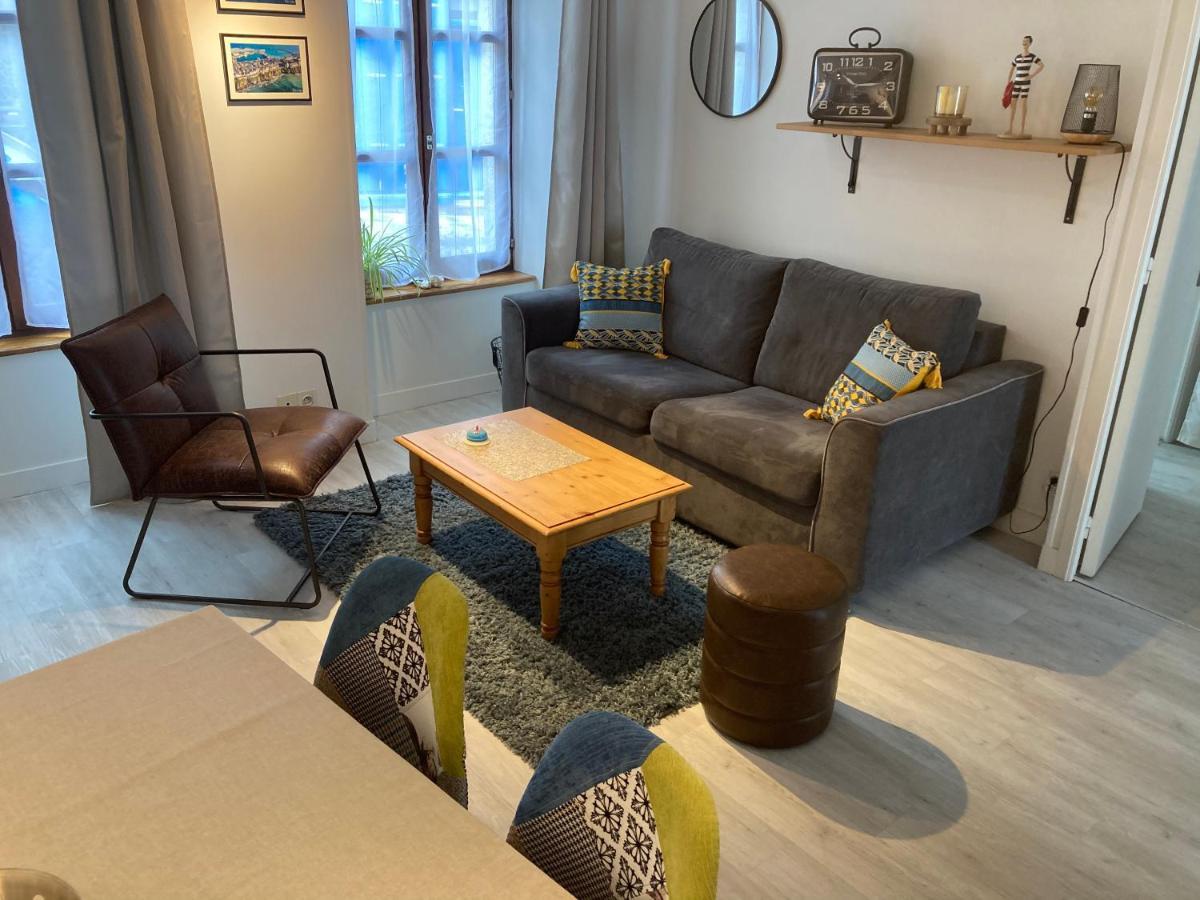 Appartement Haute Ville Meuble Avec Cour Privative Granville Exterior photo
